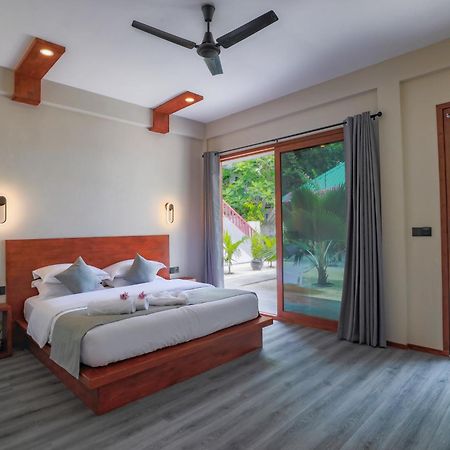 Sunny Breeze View Hotel Hangnaameedhoo Bagian luar foto