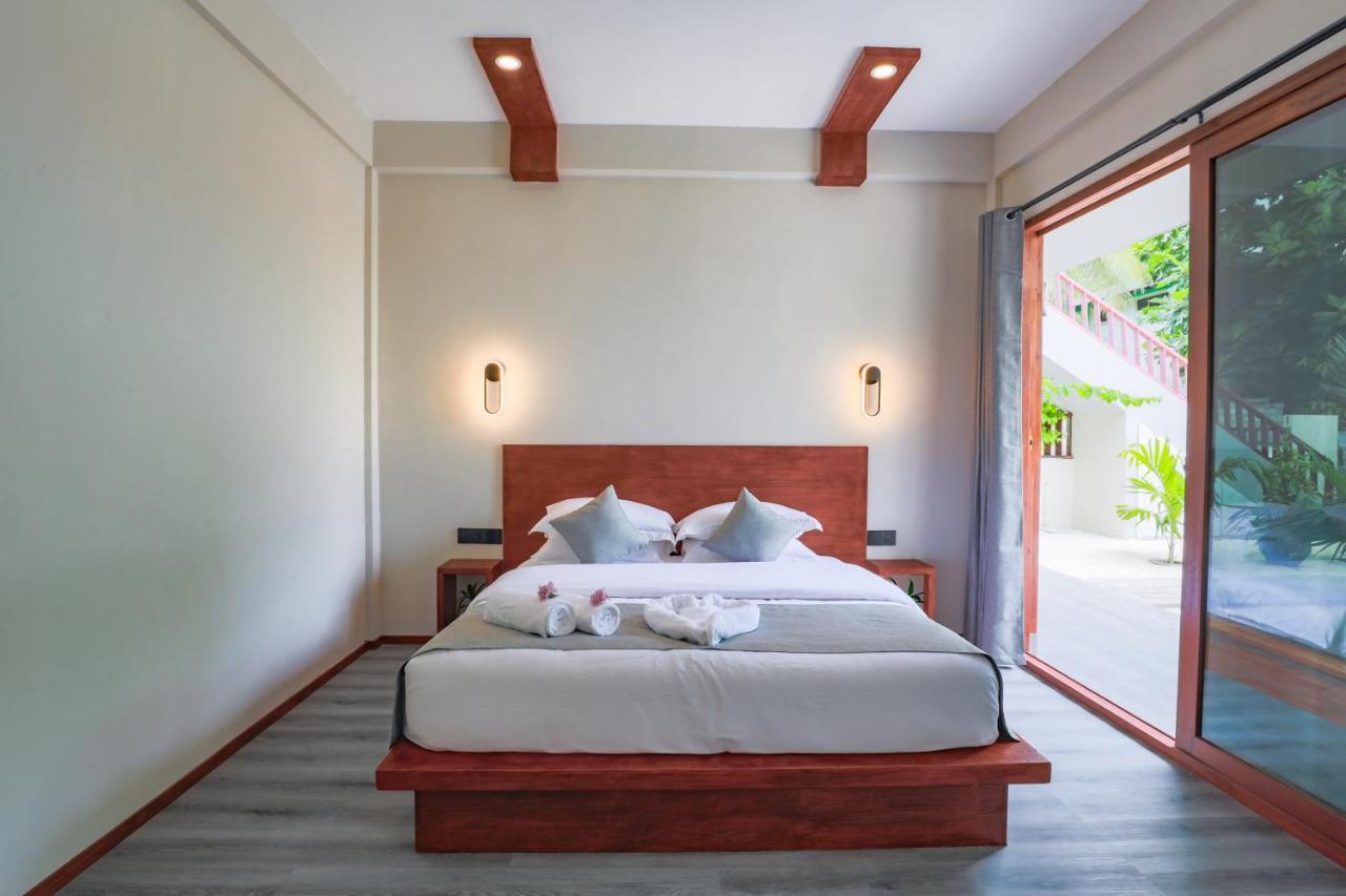 Sunny Breeze View Hotel Hangnaameedhoo Bagian luar foto