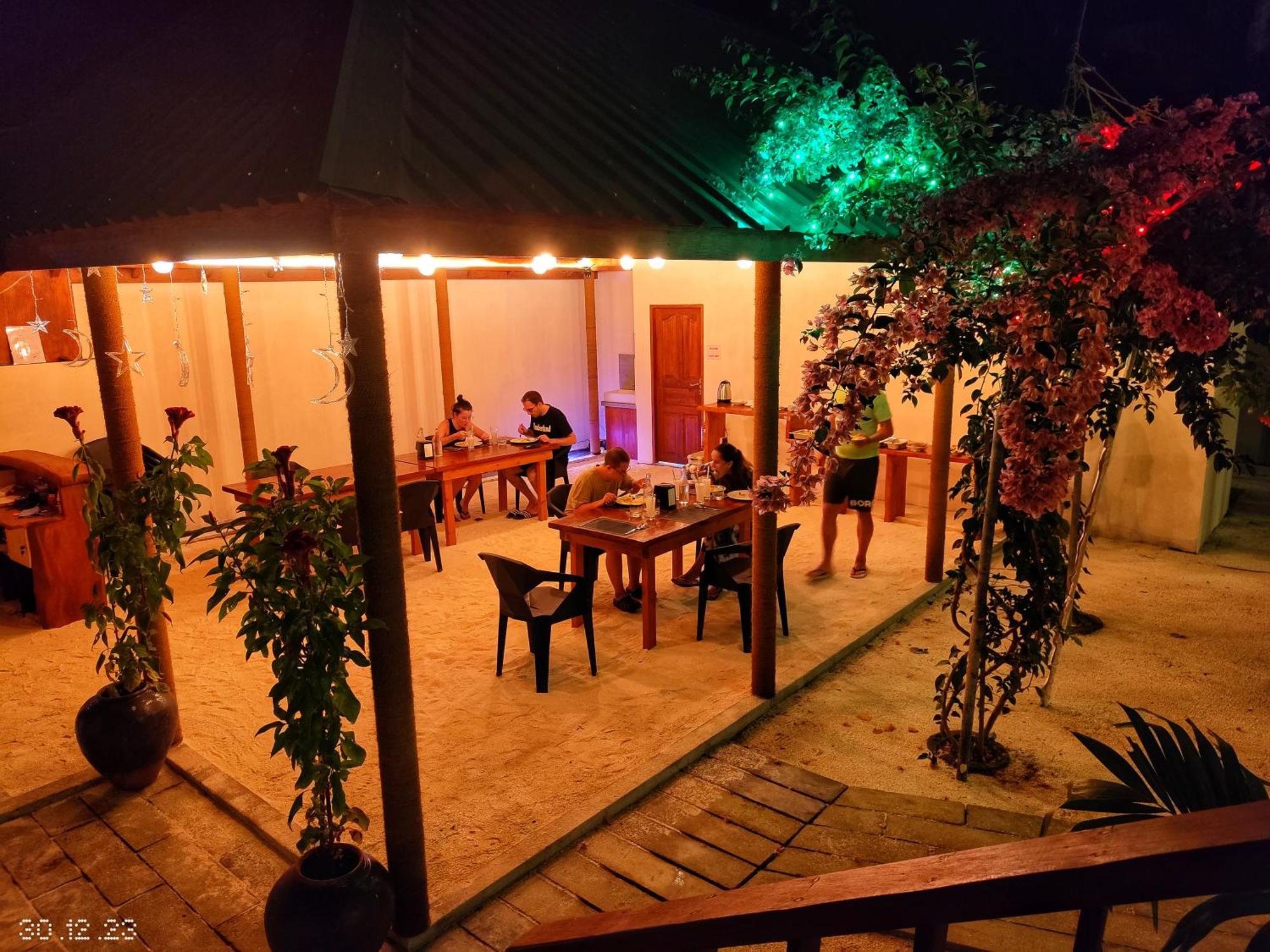 Sunny Breeze View Hotel Hangnaameedhoo Bagian luar foto