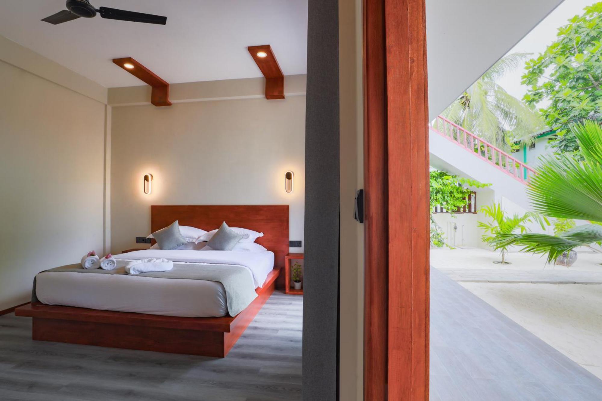 Sunny Breeze View Hotel Hangnaameedhoo Bagian luar foto