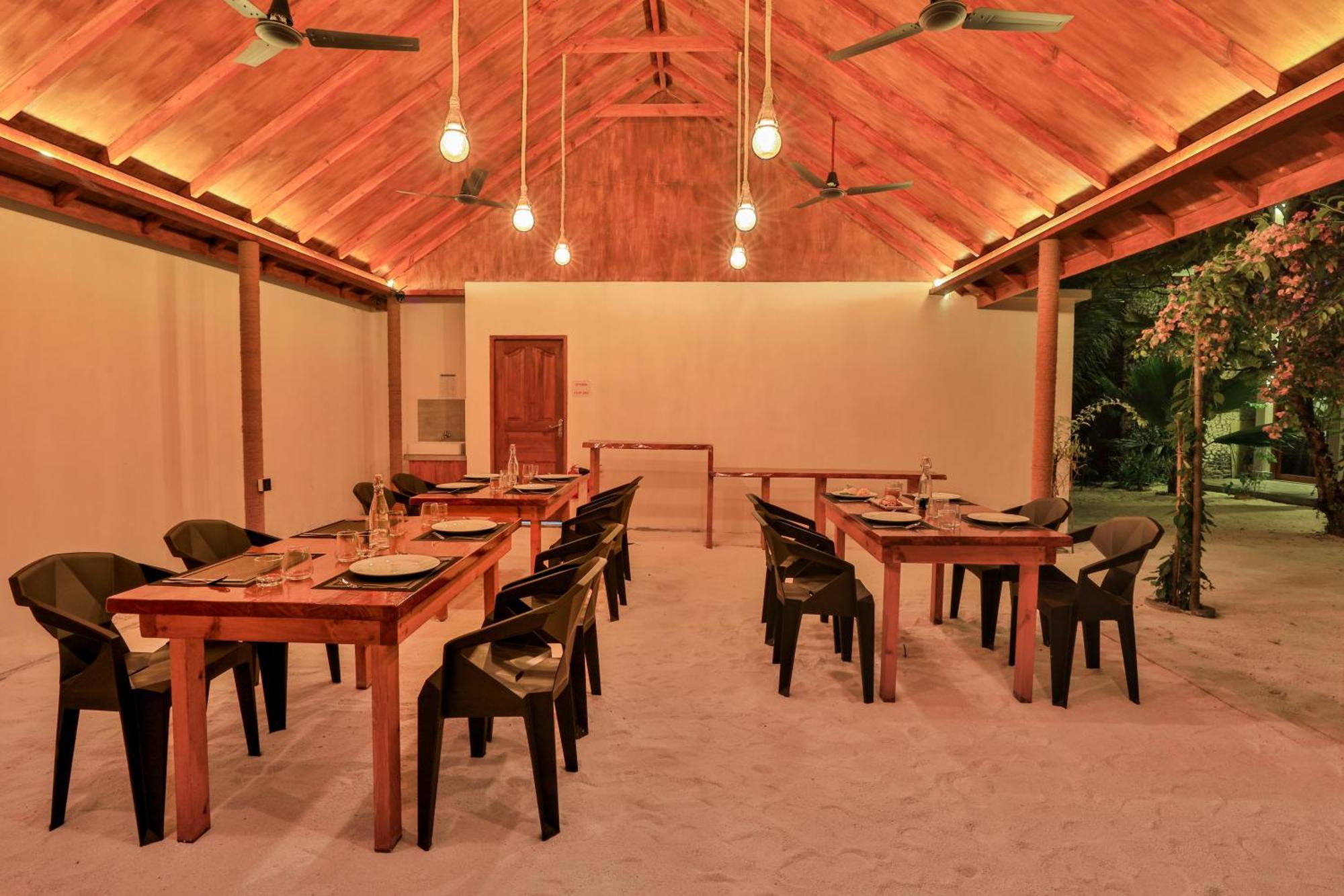Sunny Breeze View Hotel Hangnaameedhoo Bagian luar foto