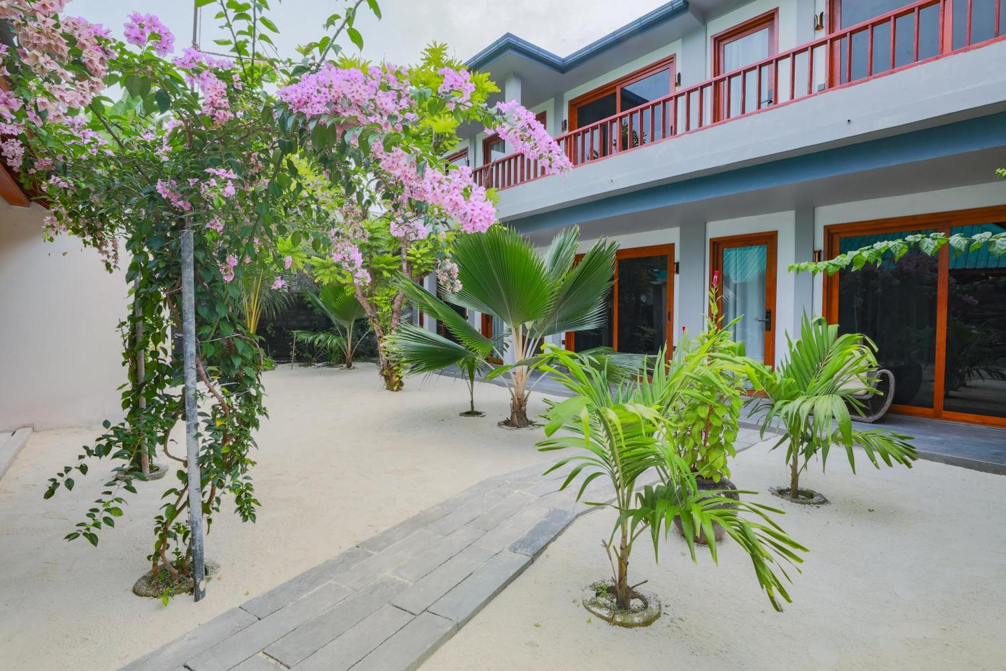 Sunny Breeze View Hotel Hangnaameedhoo Bagian luar foto