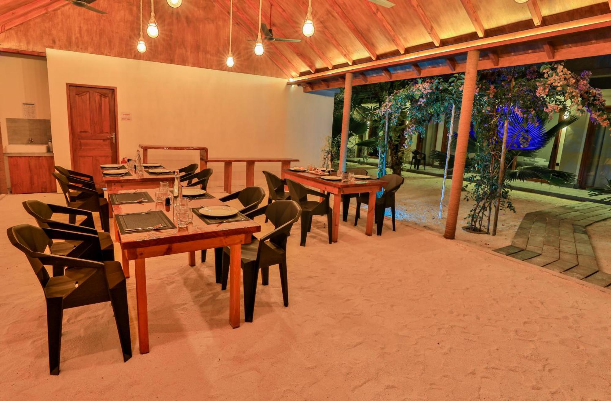 Sunny Breeze View Hotel Hangnaameedhoo Bagian luar foto